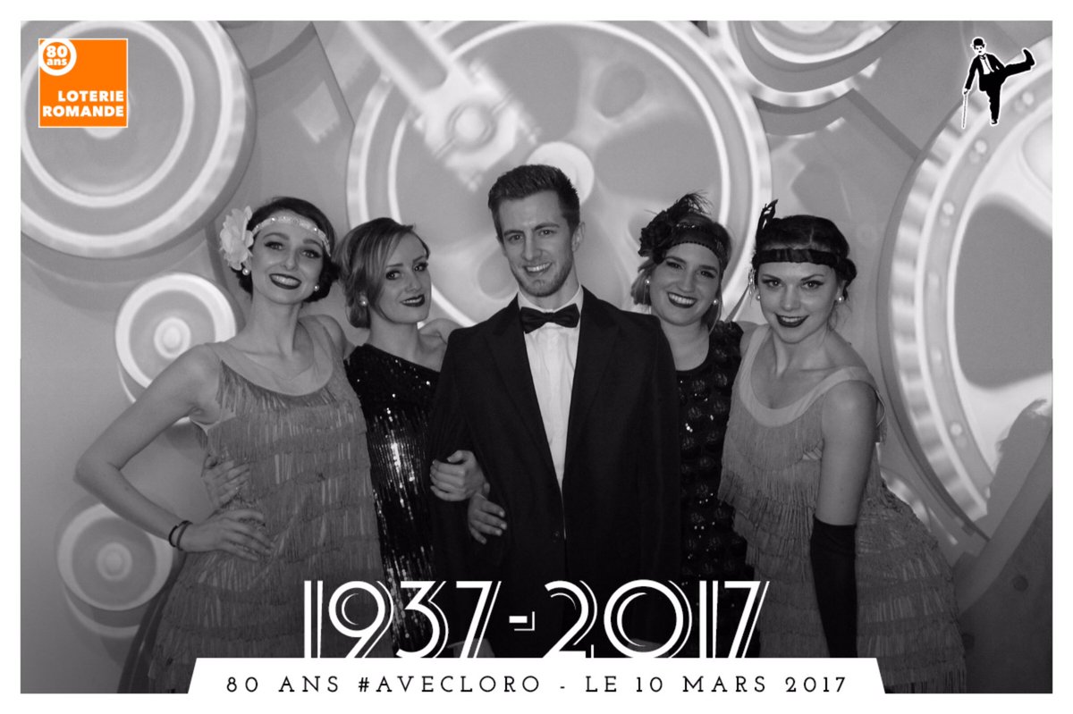 SlavestoMusic_'s tweet photo. Saturday night show #createanemotion #chaplinsworld #loterieromande #anniversary #20s #30s #fringes #sequins #showtime #charleston https://t.co/WFMYj7IaVP
