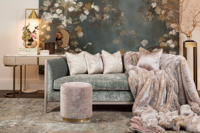 SeasonsInColour's tweet photo. Crushed velvet in duck egg/mint and pink piping in @sofaandchair 's latest sofa called Sophia. One to add in my #velvetsofas board https://t.co/poiz1kvkMZ