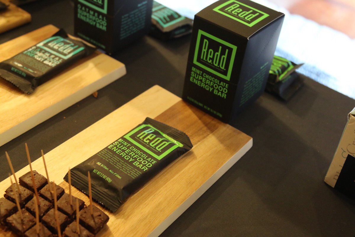 noshdotcom's tweet photo. Seen at #expowest: @reddbar Mint Chocolate Superfood Energy Bar #instanosh #superfoodbar #energybar https://t.co/MBmsFPyikr