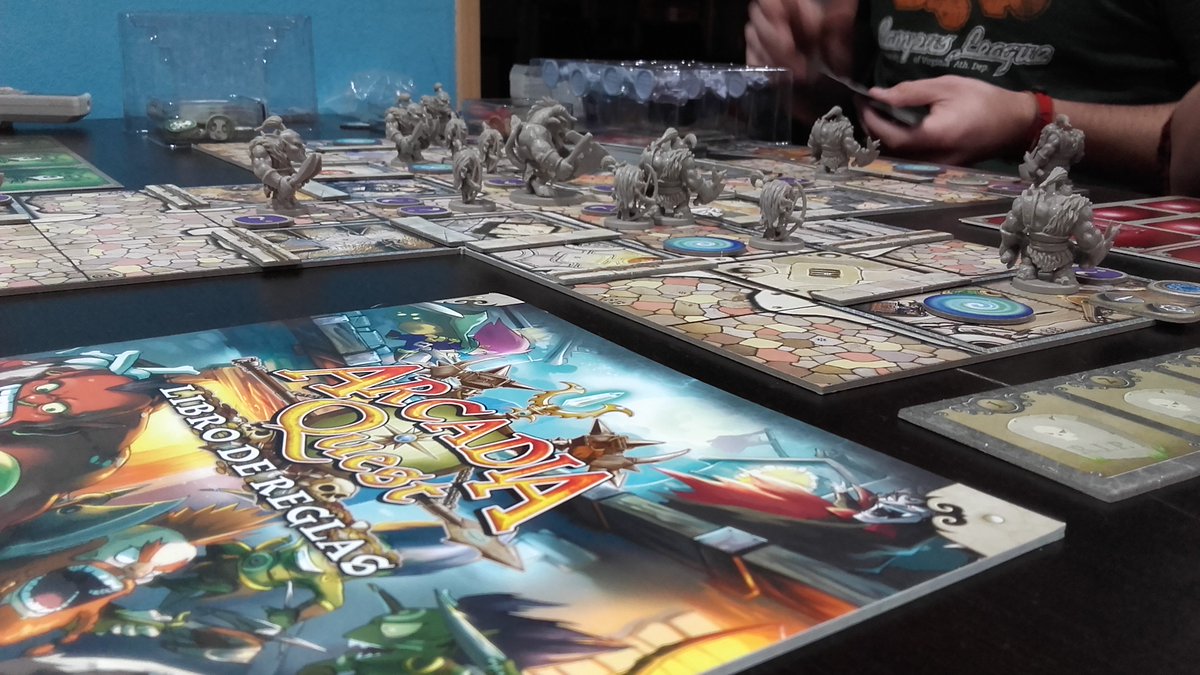 Los #juegosdemesa son cada día más importantes en <a href="/DocOcio/">DoctorOcio Zaragoza</a> Hoy toca Arcadia Quest⚔🛡🏹 Juegaco de mazmorreo con toques kaguai ¿Os hace jugar😏?