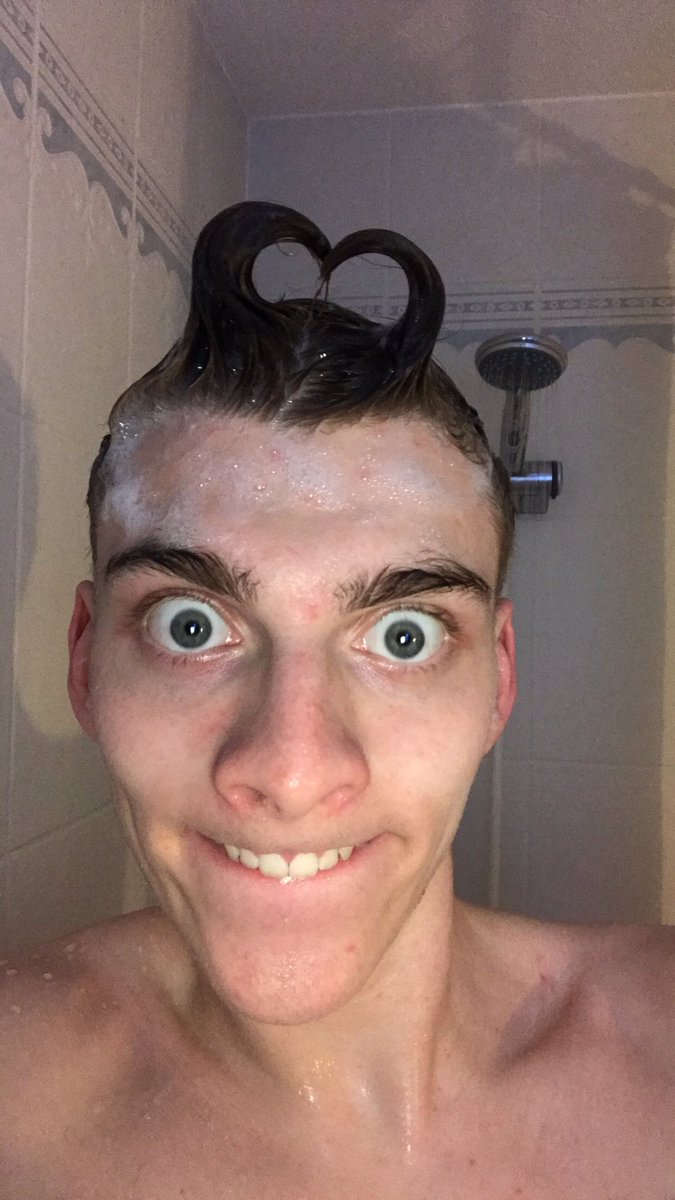 cyrilschreiner's tweet image. -" Tu sais charmer une fille ? "
-" oui oui tqt "
-