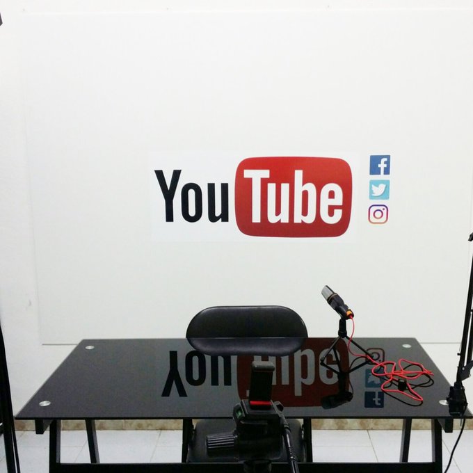 Studio quasi ultimato xd #youtuber #youtubers #youtube ricordo a tutti che ogni mercoled&igrave; e venerd&igrave; ci<a href="/tag/youtuber"class="tags">#youtuber</a><a href="/tag/youtubers"class="tags">#youtubers</a><a href="/tag/youtube"class="tags"><span>#youtube</span></a>