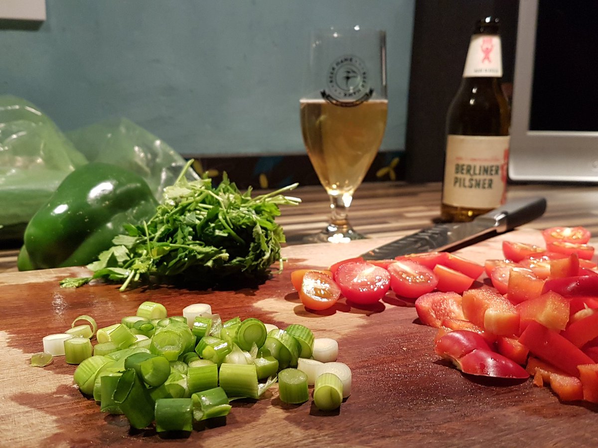 Frittata, #jazz and #beer, lovely stuff. Cracking pils <a href="/berlinerpilsner/">Berliner Pilsner</a> / @TheBeerHawk (not forgetting <a href="/Jazzwise/">Jazzwise</a> &amp; <a href="/EditionRecords/">Edition Records</a>!)