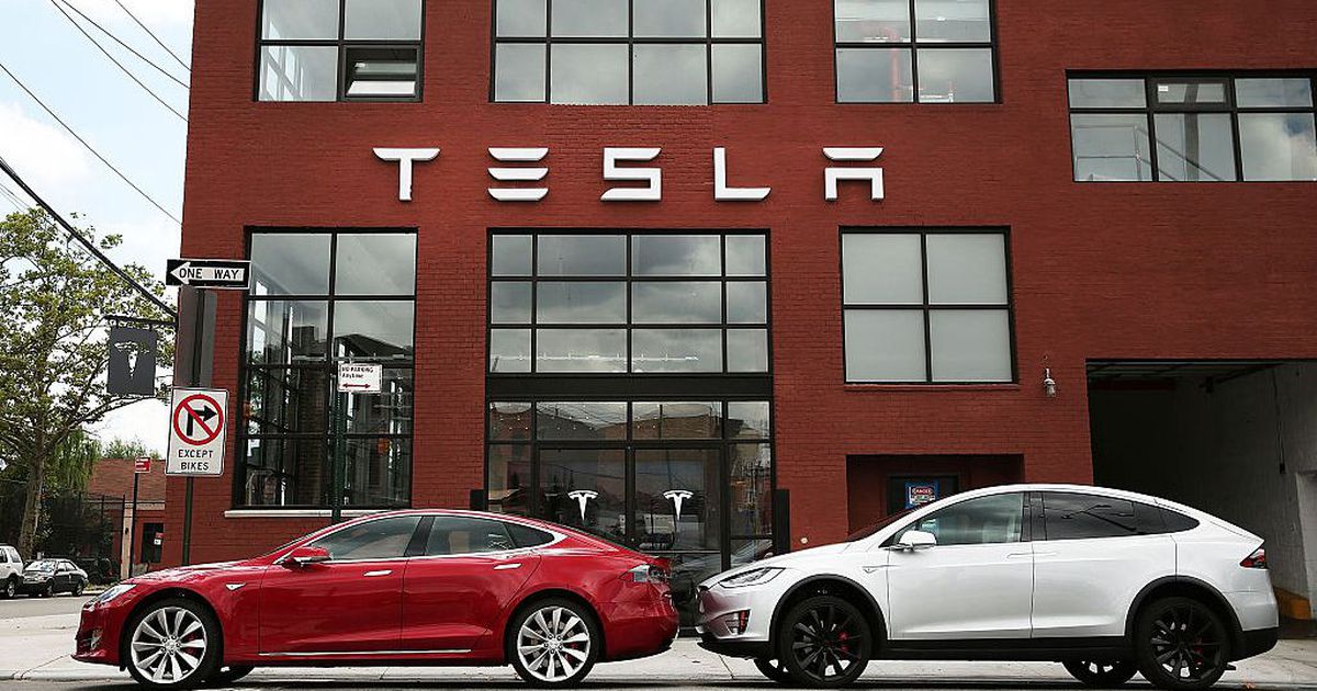 LifeboatHQ's tweet image. Tesla is so sure its cars are safe you’ll say goodbye to a lot more than just steering wheels lifeboat.com/blog/2017/03/t…