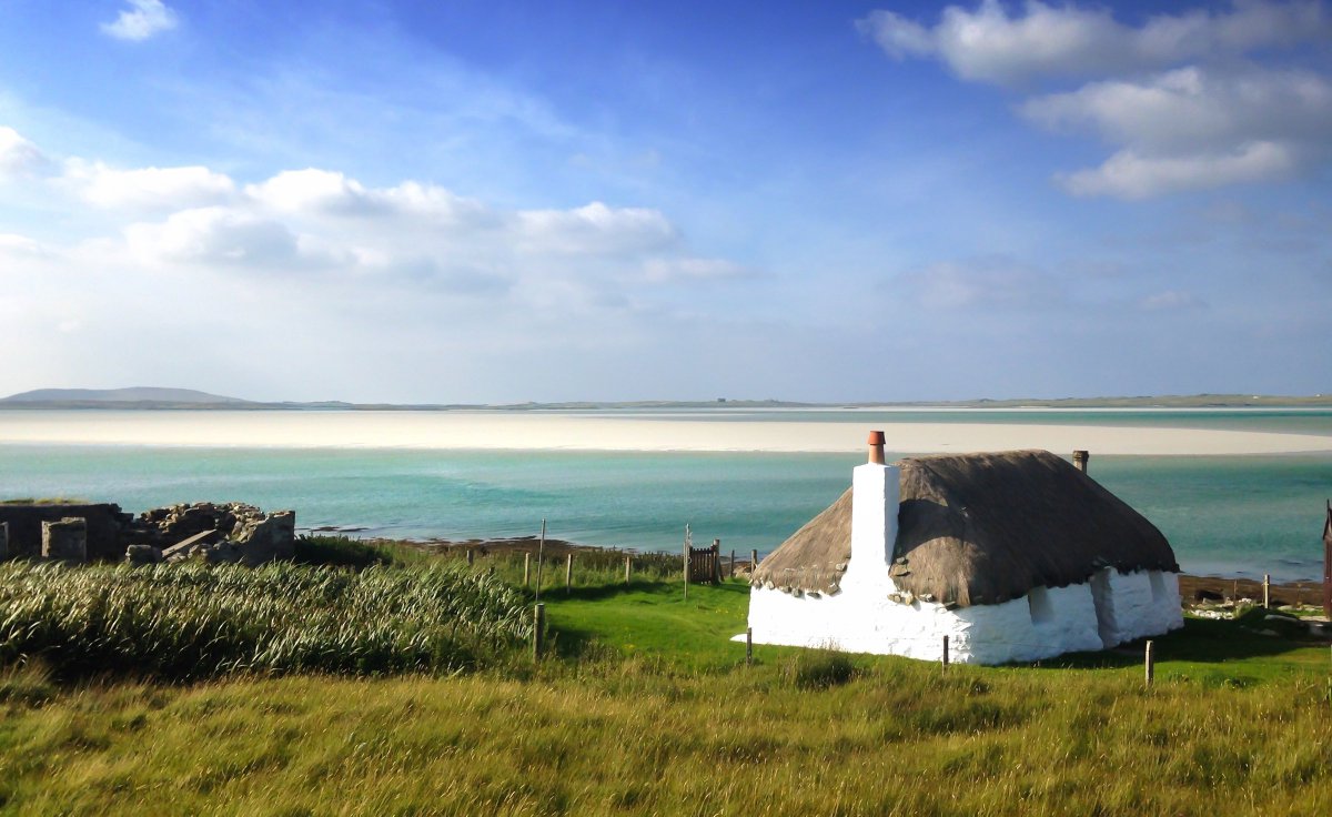 Have you ever set foot on the blindingly beautiful shores of North Uist? Plan your #SailScotland adventure at bit.ly/whiskywest