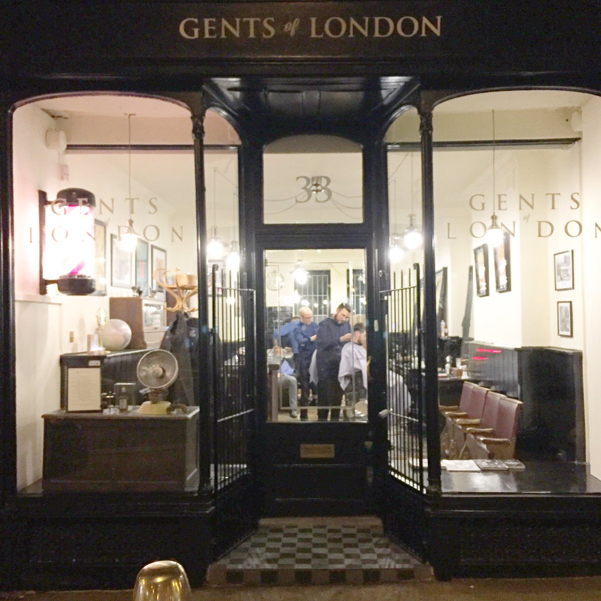 ABModBlog's tweet image. Blinding trim from @GentsLDNBarbers this evening. Get yourself down there for a haircut, good music and great coffee