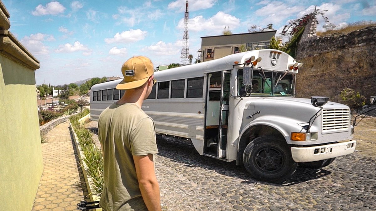 Louis Cole on X: this bus is not built for tiny roads!    / X