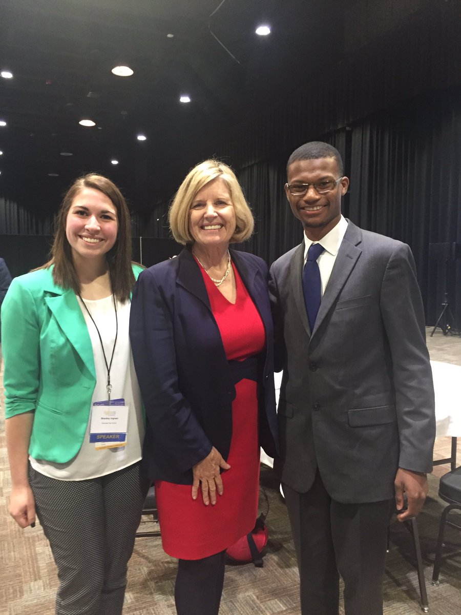 BettyBagley's tweet image. Students inspire State Superintendent Molly Spearman!#personalizedSC