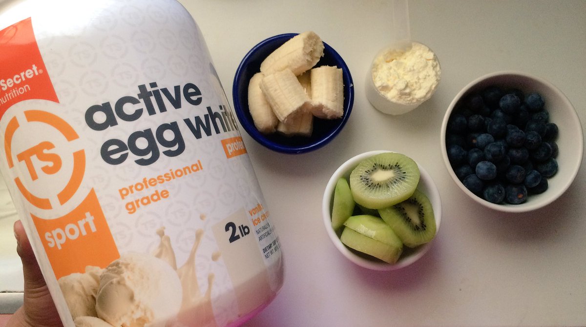 IrongirlNadia's tweet photo. Race week focus. Lunch with protein smoothie as dessert. #foodiafuel #protein #topsecretnutrition #teamtopsecret https://t.co/nNu2jM2JW2