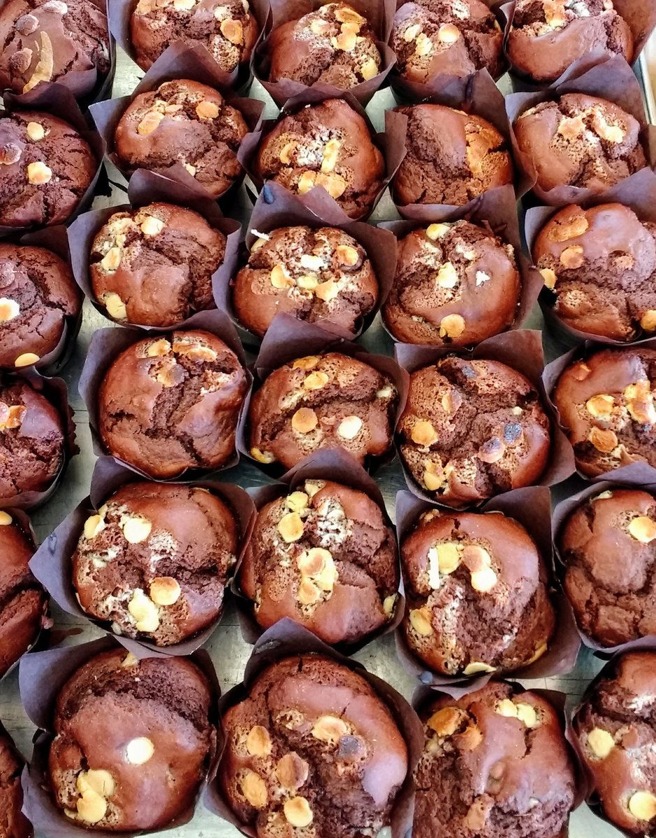 Hey! #WorcestershireHour These beauties selling like #hotcakes 😀 <a href="/TemeValley/">Teme Valley Market</a> market yesterday. <a href="/JuneberriesUK/">Pershore Juneberries</a> wares on sale 09.04.17 🍾🍇🥂🍸