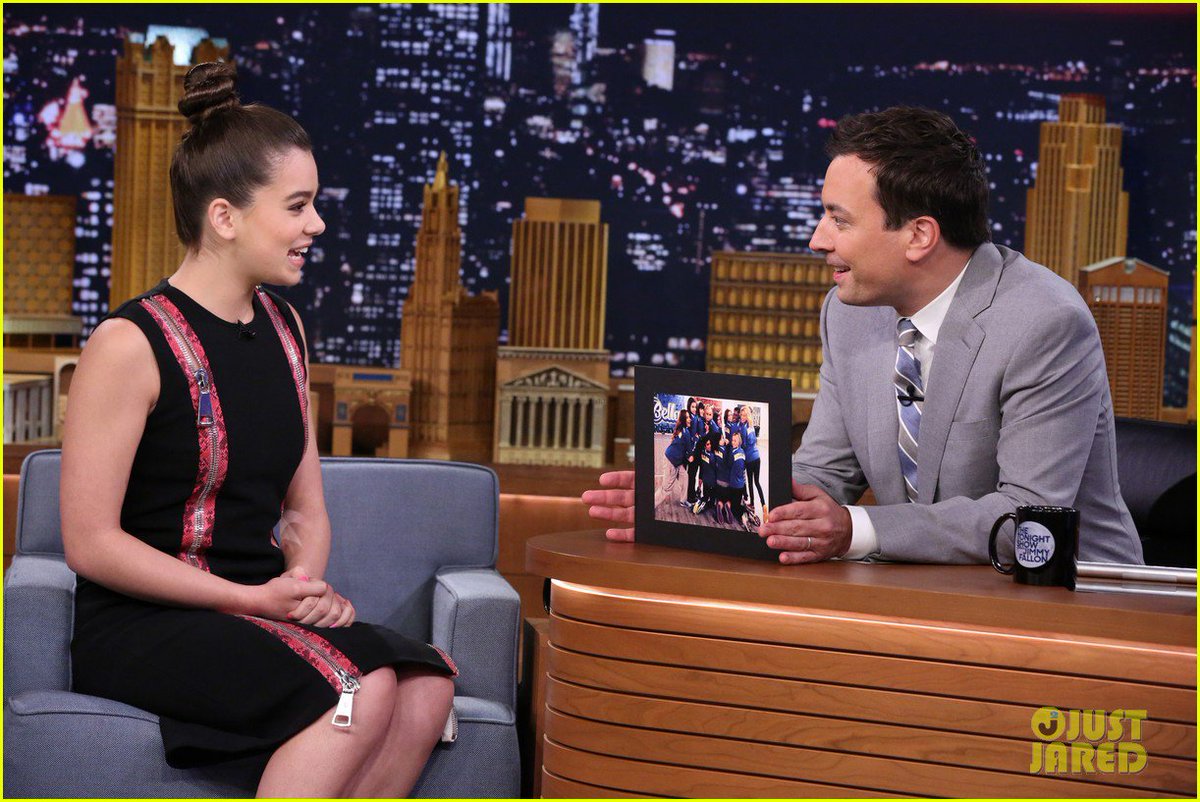 Don't miss <a href="/HaileeSteinfeld/">Hailee Steinfeld</a> on <a href="/FallonTonight/">The Tonight Show</a>! #Sospetto