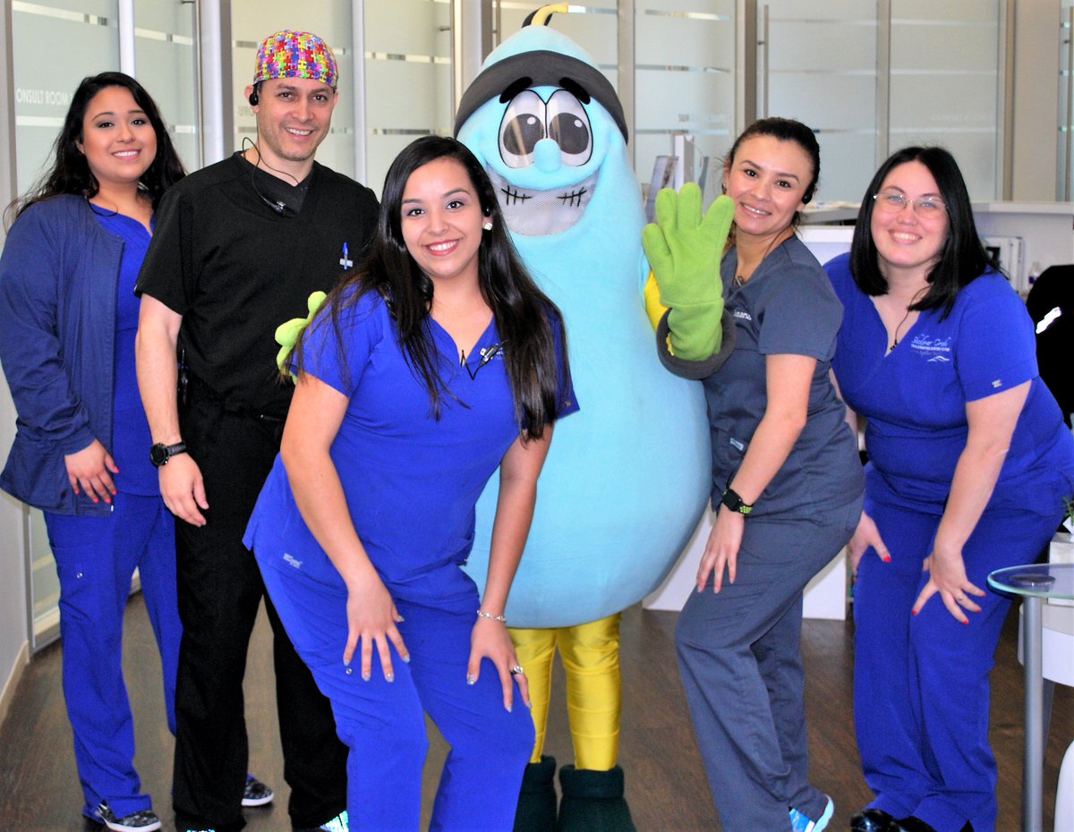 PearlandPearRun's tweet image. Dr. Tabarini and Staff with Peary supporting the 2017 Pear Run!

#pearrun2017 #pcpaaa #supportingPearlandPD