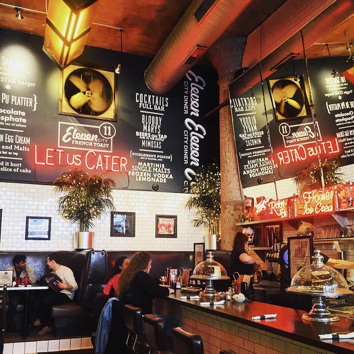 We'll be in here keeping warm, waiting for the #snow to fall. ❄️ #ElevenCityDiner #eeeeeats #Chicago