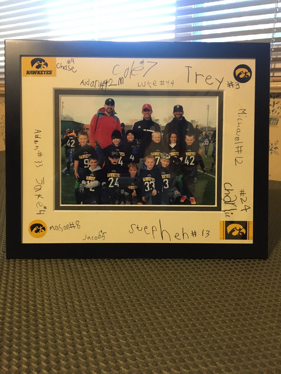 EMills98's tweet photo. S/o to my boys for a great season, I'll miss them! Also s/o to my brother for winning the championship in his division 😎💰#NextLevelFlag https://t.co/yXiopiyhCE