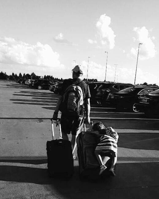 RoamingMouse's tweet photo. Hitching a ride. #helpinghand #walkingisforsuckers #clevergirl https://t.co/5gP3GYPn6X