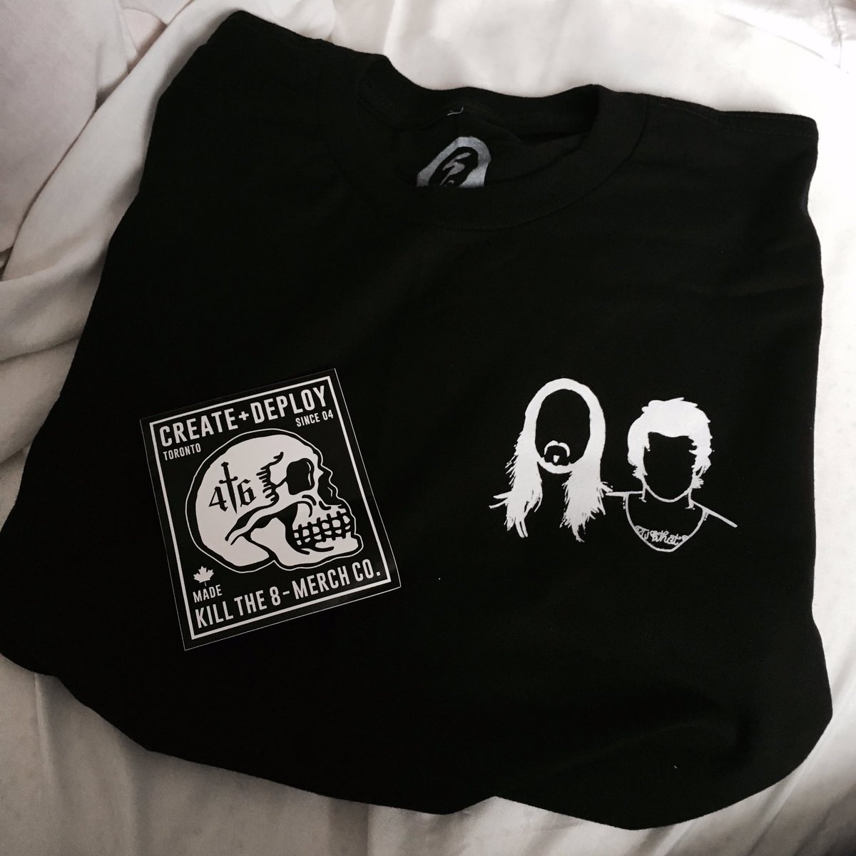 istudyrainbowz's tweet photo. So psyched! Got my #JustHoldOn @Louis_Tomlinson @steveaoki threads π€@Killthe8 #CreateAndDeploy https://t.co/I4OIyPmdkN
