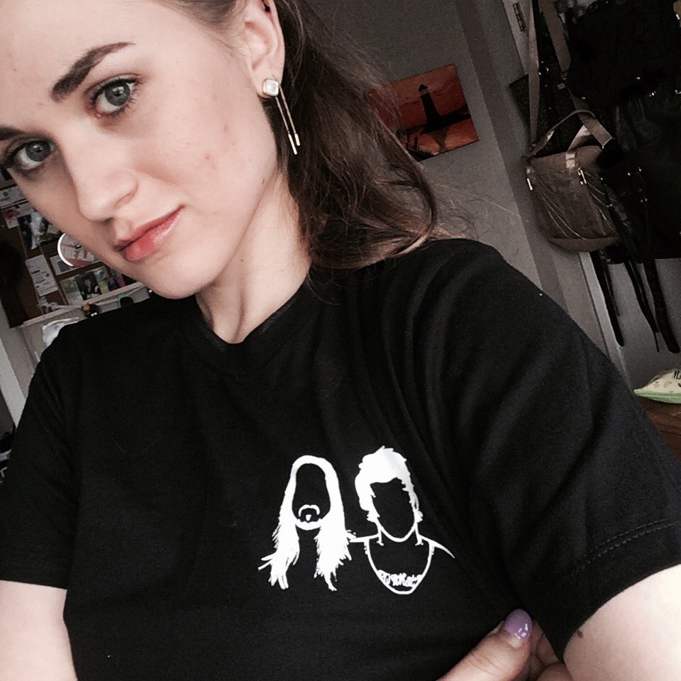 istudyrainbowz's tweet photo. So psyched! Got my #JustHoldOn @Louis_Tomlinson @steveaoki threads π€@Killthe8 #CreateAndDeploy https://t.co/I4OIyPmdkN