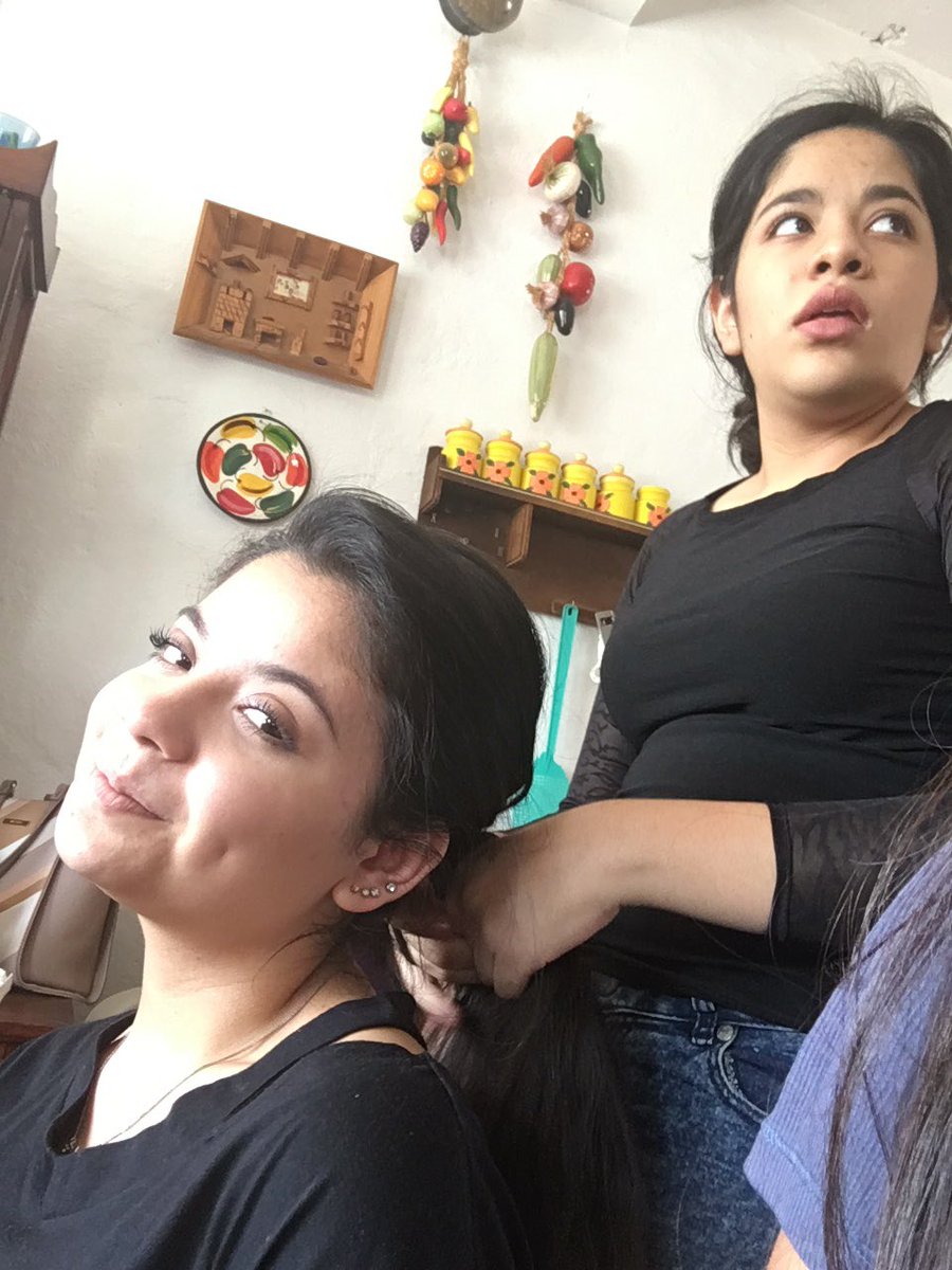 Amedlv's tweet photo. aquí en la estética fanes keriendome un pokis #TiempoParaMi #GoBlue #Fersa #vecinadevoradora #ChesterTimes #lamusicanomata https://t.co/QH65dhH7qY
