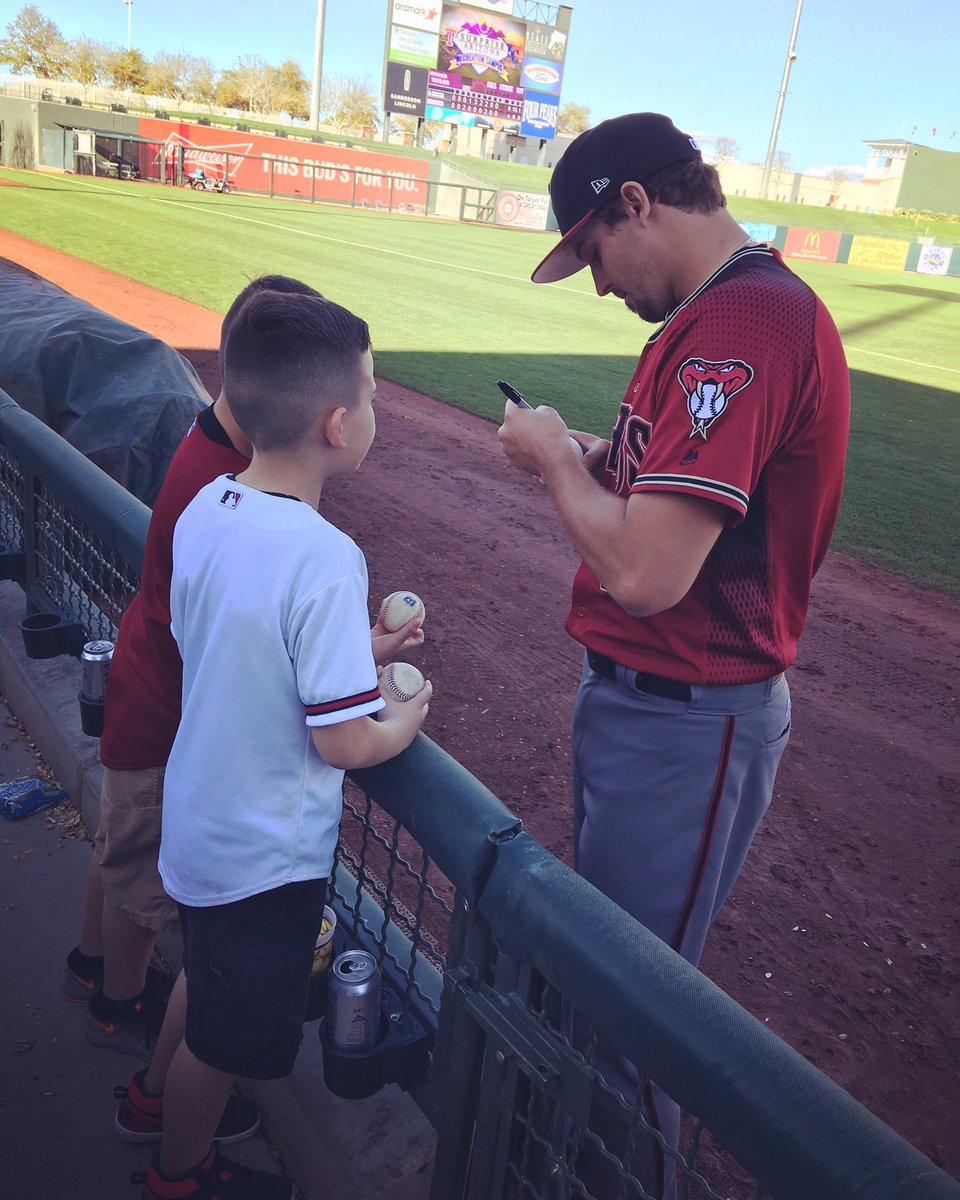 joshetaylor20's tweet photo. Stay humble and always remember where you came from, not to long ago I was on the other side of the fence cherishing moments like this. https://t.co/sfsvjexGVx