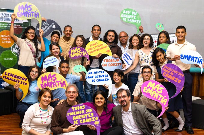 AshokaVE's tweet photo. "La educación no cambia al mundo, cambia a las personas que van a cambiar al mundo" Paulo Freire #ChangemakerEd https://t.co/ajpYhI1QxX