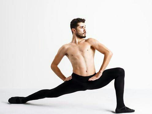 'It’s dance or die': Ahmad Joudeh, the ballet dancer forbidden to perform by Islamic State | The Guardian - amp-theguardian-com.cdn.ampproject.org/c/s/amp.thegua…