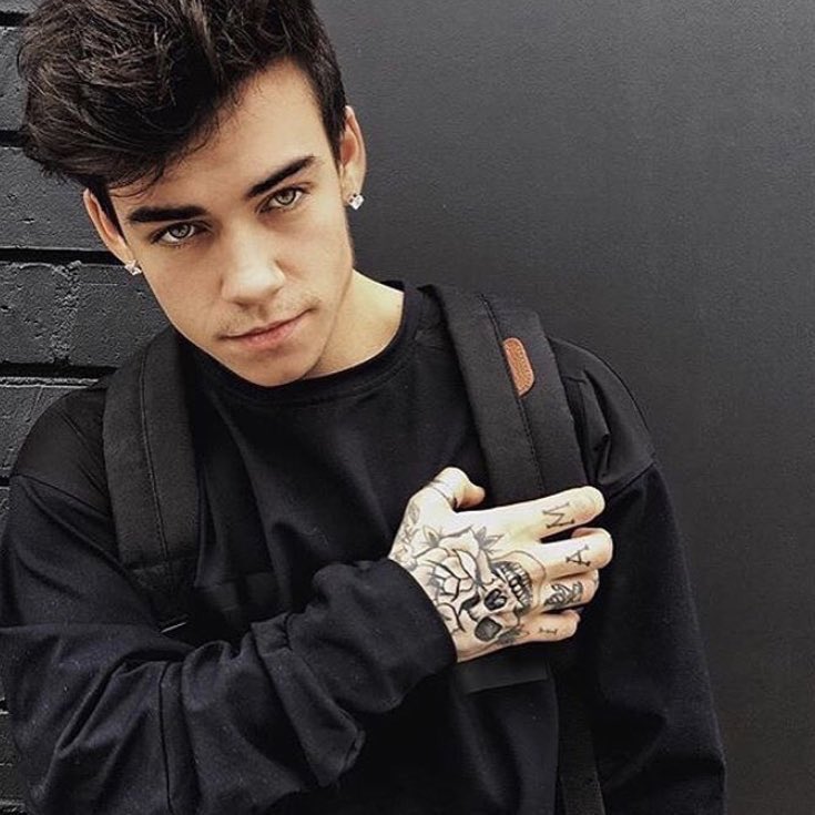 imacuallywes's tweet photo. anyone would be lucky enough to stare into those eyes, like a pool of heaven https://t.co/lqjdW4kYCA