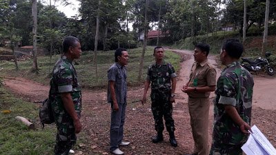 #lalinpkl Jalan Rusak Parah Di Desa Rogoselo Kab. Pekalongan Jadi Sasaran Fisik TMMD fb.me/88L7BHhji