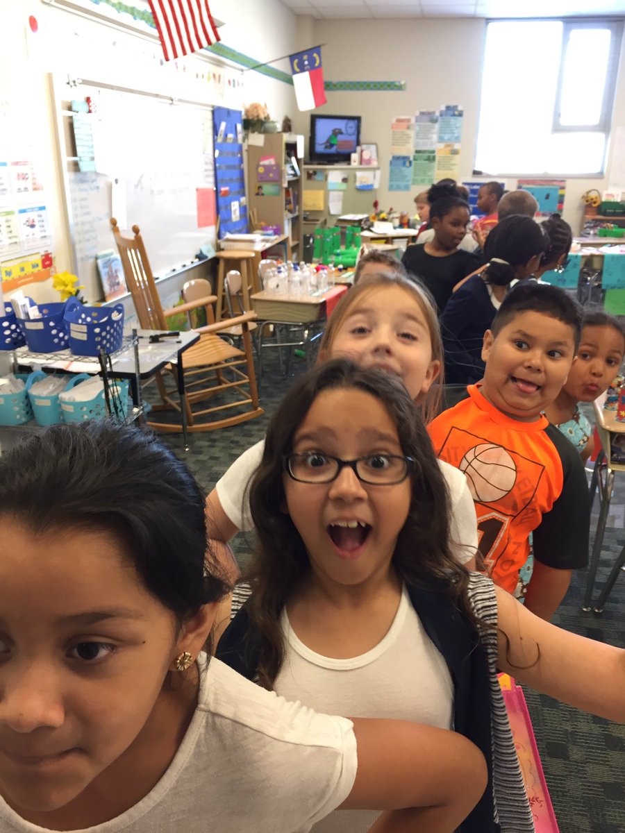 df0156's tweet photo. Thankful for amazing students!  #synergizelmes  @lakemyra https://t.co/BjO5Veccuv
