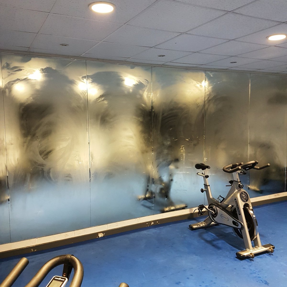 pullinpt's tweet image. Absolute sweat box tonight in the studio @PlattLaneMMU ! Well done to the Monday night spinners, you killed it! #spinning #fitnessclass