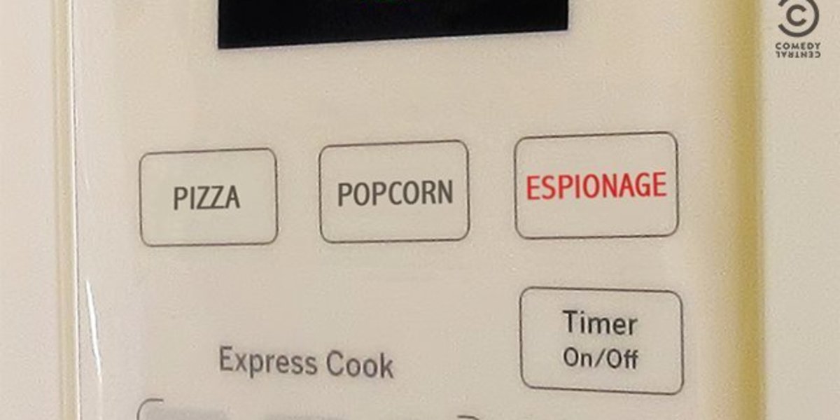 HuffPost's tweet photo. Twitter hilariously burns Kellyanne Conway for her microwave comment https://t.co/1vVsFr9igr https://t.co/Beno8hzY6p