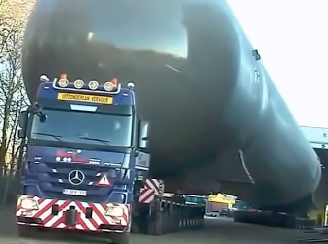 WTruckTrader's tweet photo. #oversizeload #legalsize #overweightload #wideload
#SpecialPermitoversizeload #MercedesTruck https://t.co/nWOi69HCVL