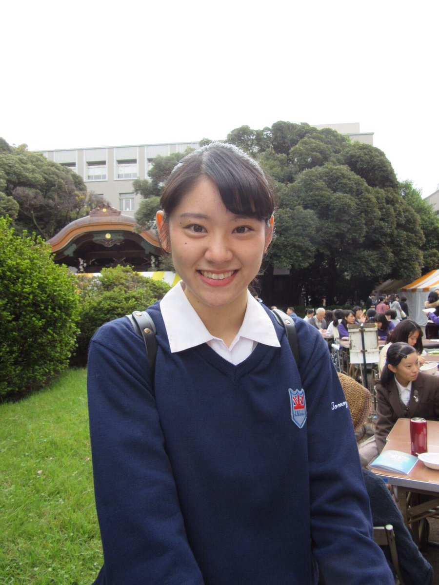 聖心女子大学e S S 10月 聖心祭 年に一度開催される聖心女子大学の学園祭 昨年essはディズニーシーでおなじみの餃子ドッグを売りました 聖心祭ではshessお揃いのセーターを着てみんなでワイワイ楽しみますよ ヾ ﾉ 春から聖心