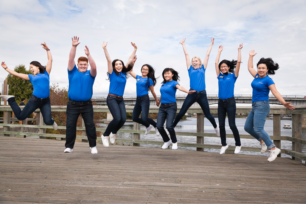 Coast_Capital's tweet photo. Our #YouthGetIt Interns are awesome grade 11 and 12 students who work as community ambassadors and help members in our branches. ☺👍 https://t.co/LbjgwQuPGo