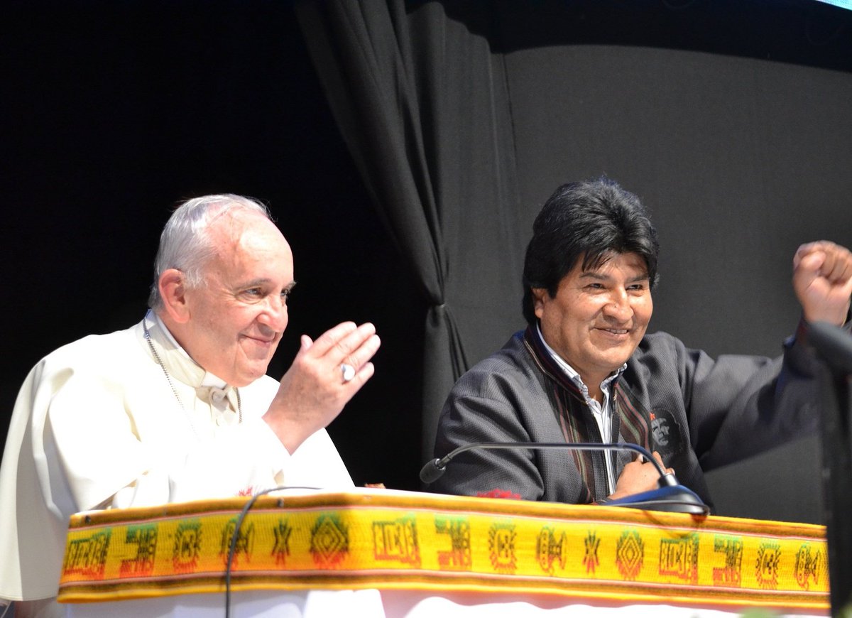 evoespueblo's tweet photo. Felicidades hermano Francisco. Cuatro años del primer Papa latinoamericano, amigo de los pobres y excluidos, defensor de la Madre Tierra. https://t.co/WQJWNLrWjF