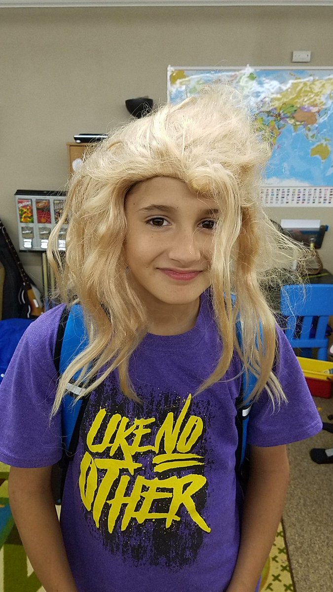 LilMiraclesLLC's tweet photo. CrAzY hAiR dAy https://t.co/89GjOUjKdc