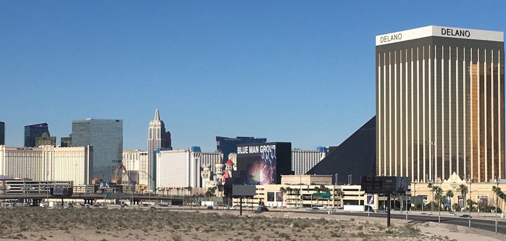 FOX5Photogs's tweet photo. Two things we always enjoy - views like this and weather like this. #Vegasweather @FOX5Vegas https://t.co/dpnaH7DWNW