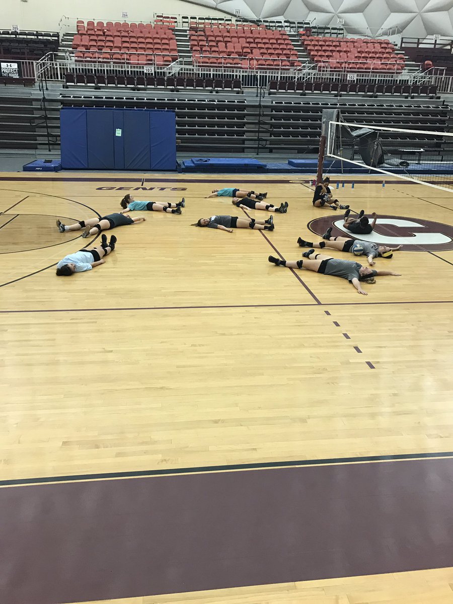 CentVB_LA's tweet photo. #problemsolving when the floors a little slick, we gotta clean it up! #CENTENARYVB https://t.co/yhZ6zXLyxo