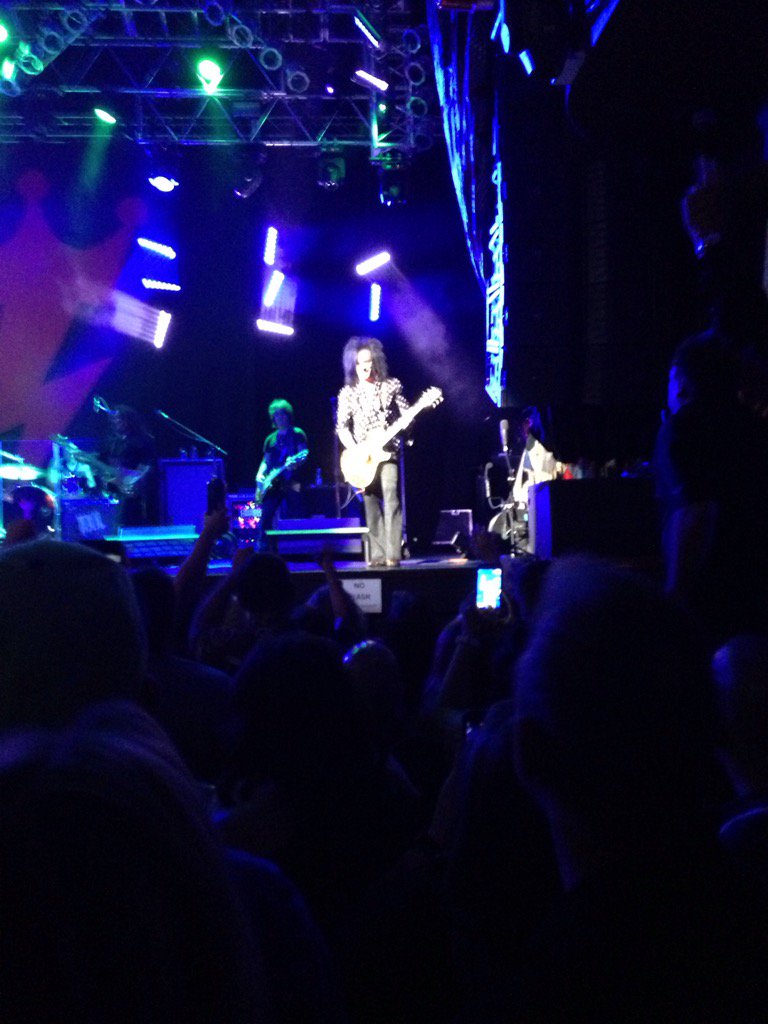 MarkThomasKXNT's tweet photo. Another shot of one of my favorite guitar players, Steve Stevens at House of Blues. https://t.co/wGd2fqfzXt