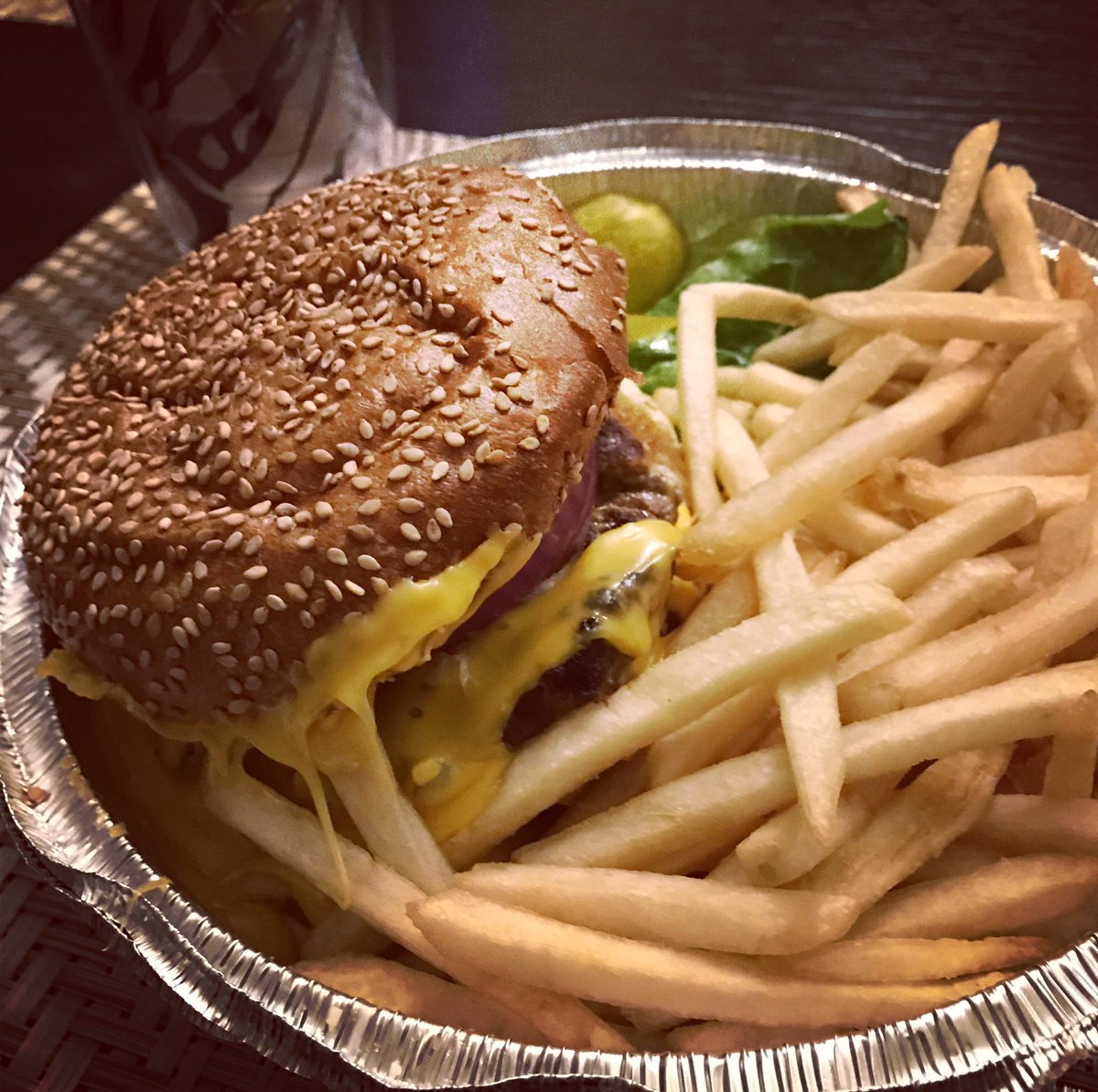 Coachdorow's tweet photo. There's something magically healing about a really good cheeseburger and fries. #oflanagans #comfortfood #surprisedyouibet https://t.co/T5liDyxGKK