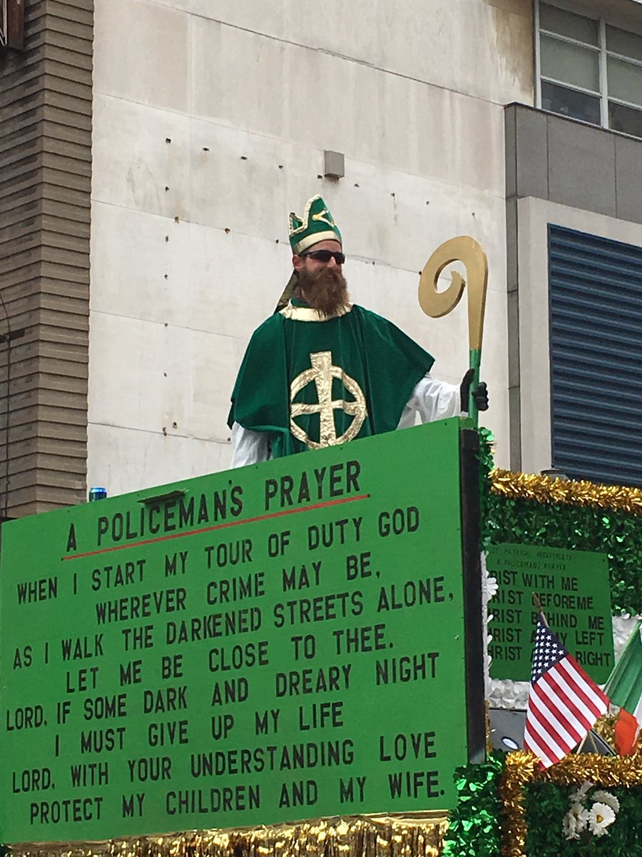 JuneParkinson1's tweet photo. Even St Patrick showed up #StPatricksDay #parade #philadelphia https://t.co/SBpqPTWsvt
