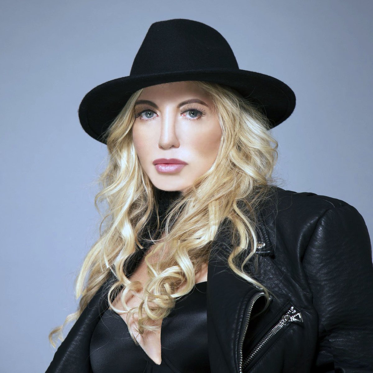 NadelParis's tweet photo. Hey can u guys watch my lyrics vid? I'd really appreciate it. Y'all rock! Hat off. On. Whatever. xxx @billboarddance https://t.co/etdf1VDRmx https://t.co/NIU79zGKt1
