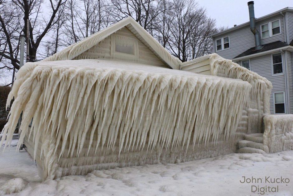 Lake house completely covered in ice after freezing weather in New York state #icehouse ab.co/2mmbJch (Pic: <a href="/john_kucko/">John Kucko</a>)