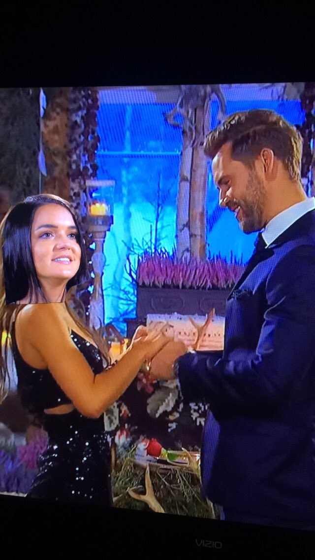 chloe8miller's tweet photo. Do you ever just...? @TheBachelorTV #TheBachelorFinale https://t.co/qqyZhufCn1