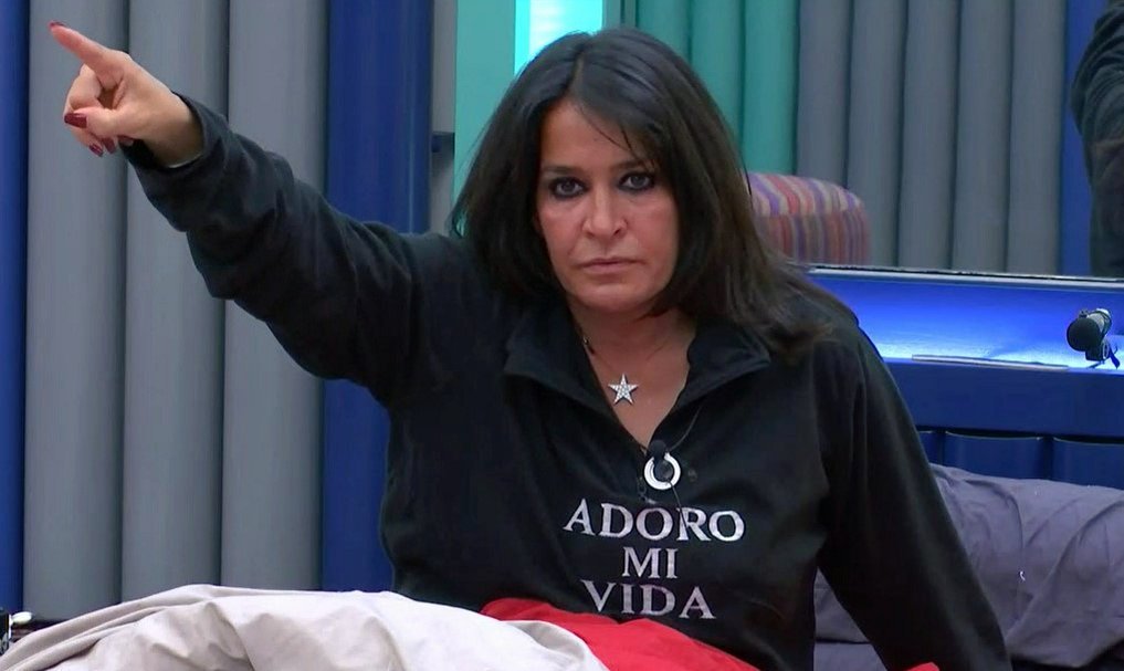 Elegidx's tweet photo. *Quién hace una broma a Aida Nizar, que se atenga*

#VIPDirecto https://t.co/o8jEQgna4c