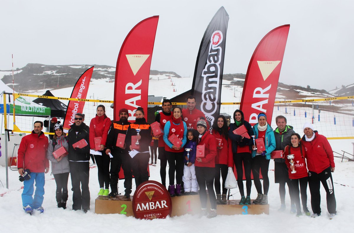 MultiVoley's tweet photo. El II Open @cervezasambar #SnowVoley de @InfoCandanchu nos dejó momentos mágicos. Os dejamos las mejores fotos. https://t.co/tSYkg3warM https://t.co/9ZsQOYhPn0