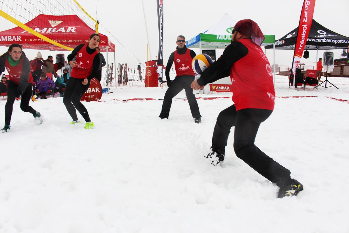 El II Open <a href="/cervezasambar/">Cervezas Ambar</a> #SnowVoley de @InfoCandanchu nos dejó momentos mágicos. Os dejamos las mejores fotos. flickr.com/photos/1032540…