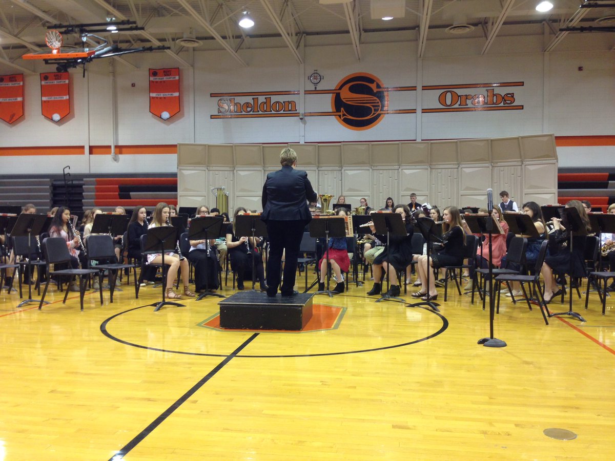 PastorShelley's tweet photo. Parade of Bands #SheldonHighSchool https://t.co/LoxEOopDl8