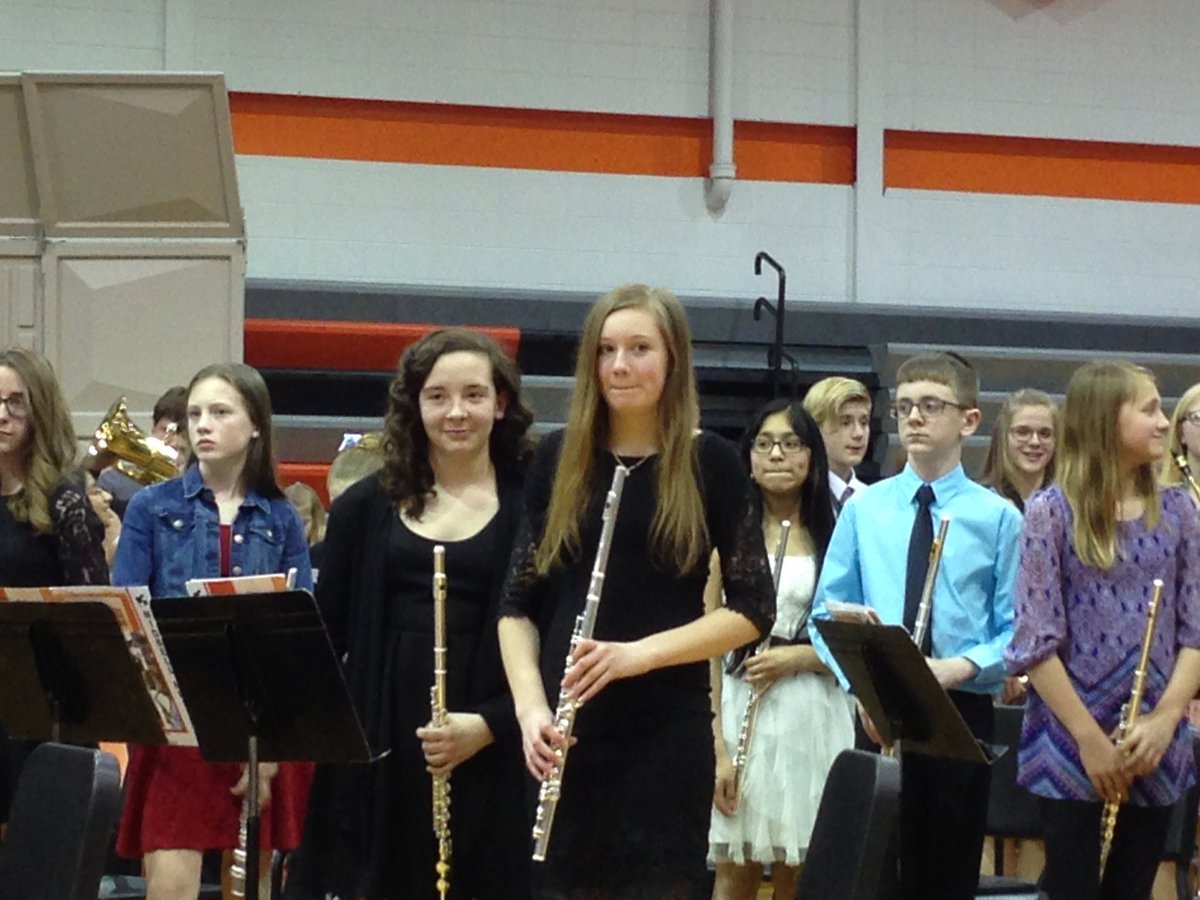 PastorShelley's tweet photo. Parade of Bands #SheldonHighSchool https://t.co/LoxEOopDl8
