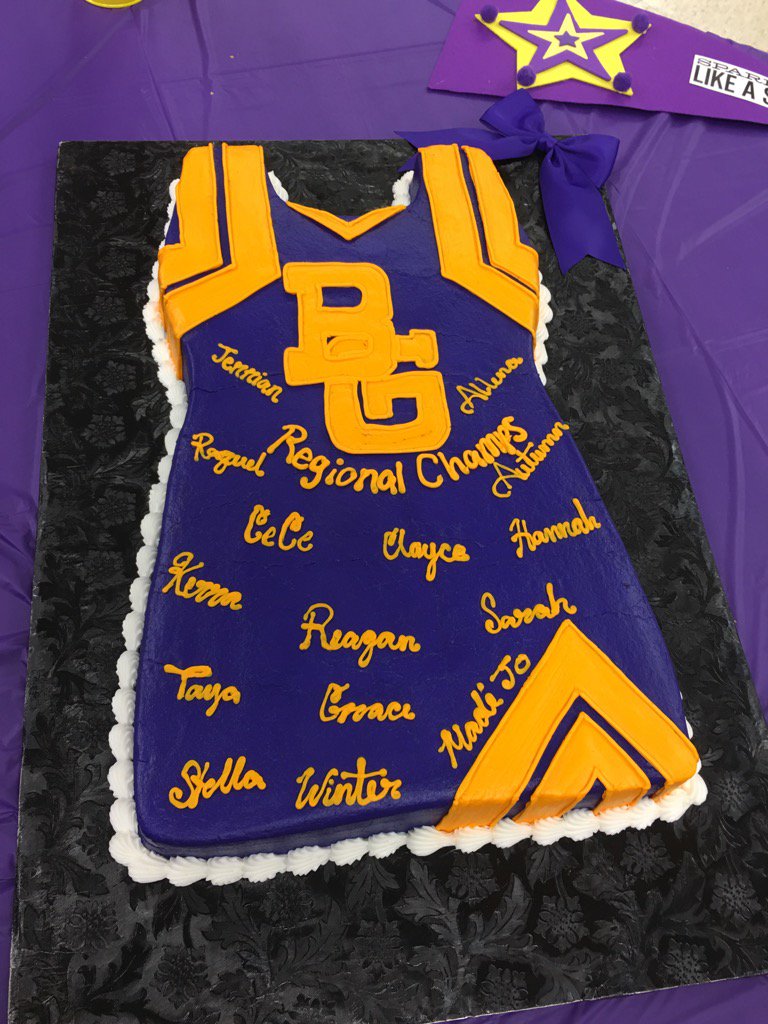SheilaGregory20's tweet photo. Cutest cake ever! BGJHS Cheer Banquet @BGJHS @BGJHSTV @TheSpirit2012 @BGISDgaryfields https://t.co/2m0Sgf327z