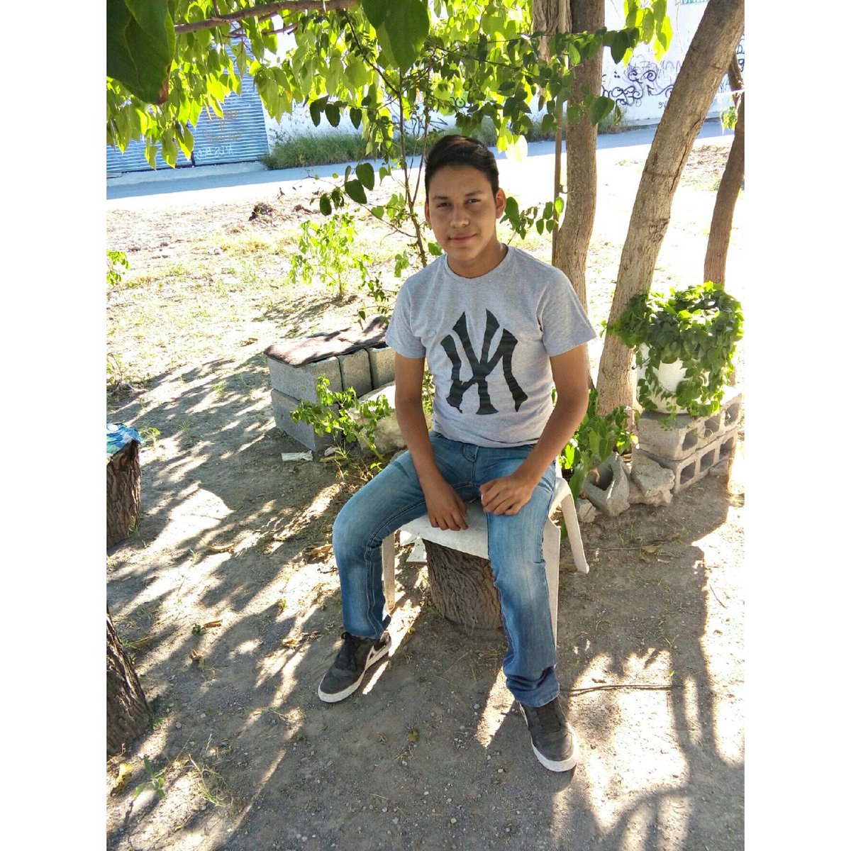 Milton32165631's tweet photo. Ser directioner boy significa ser cool y hacerse notar :v foreverrr younggg T-T 🎤
#Directionerboy
#Promise 🇬🇧 https://t.co/Q8YU1s11zp